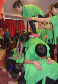 �L(f��ng)��չʾ-վ�ھ��˵ļ�����(hu��)���ø��h(yu��n)