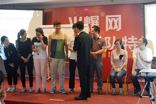 �ɾ��Լ�-����(d��ng)�h(hu��n)��(ji��)�����L(zh��ng)�Ġ�B(t��i)��(du��)���ӵ�Ӱ�