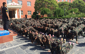 遵守承諾，穿上迷彩服我們就是軍人！