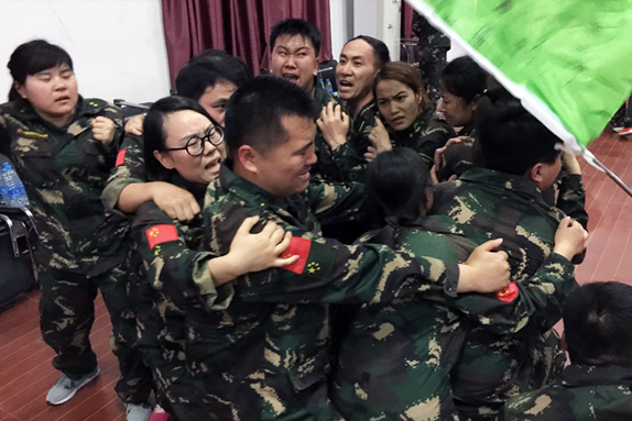 不輕言放棄，是對夢想的執(zhí)著；不輕易服輸，是對成功的渴望！