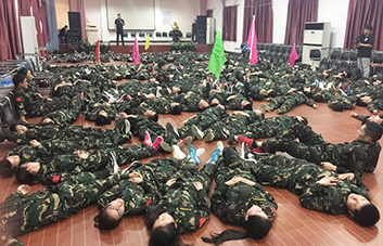 火爆人永不言棄，超越自我！