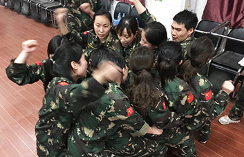 為了夢想，為了團隊，每個人必將堅持下去！