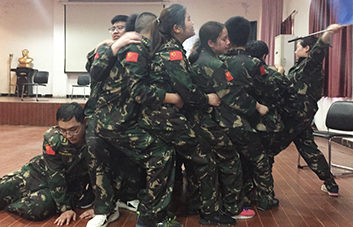 團結(jié)一致，同心同德！