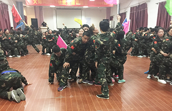 共同的夢想讓火爆家人擁有承受一切的力量！