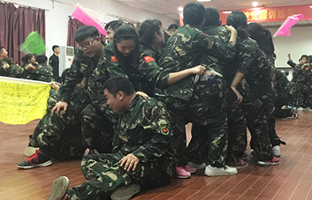 堅持會帶來希望，團結(jié)會帶來力量！