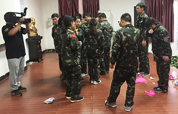 要想比別人優(yōu)秀，就要付出不亞于任何人的努力！