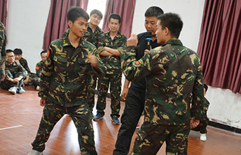 逆向思維能力，反應速度，發(fā)展快速啟動能力！