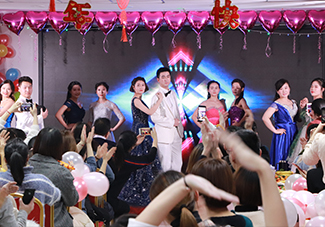 �pӯ�Ĳ������M�@Ů�˵Ķ��������ڻ�T�_(t��i)����